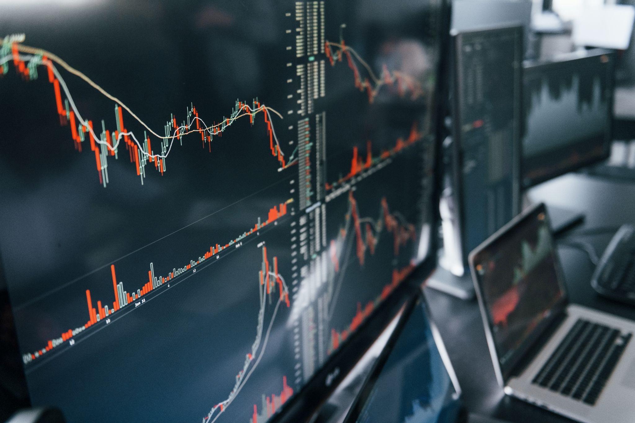 Active vs Passive Investing Explained: Key Differences Every Investor Should Know